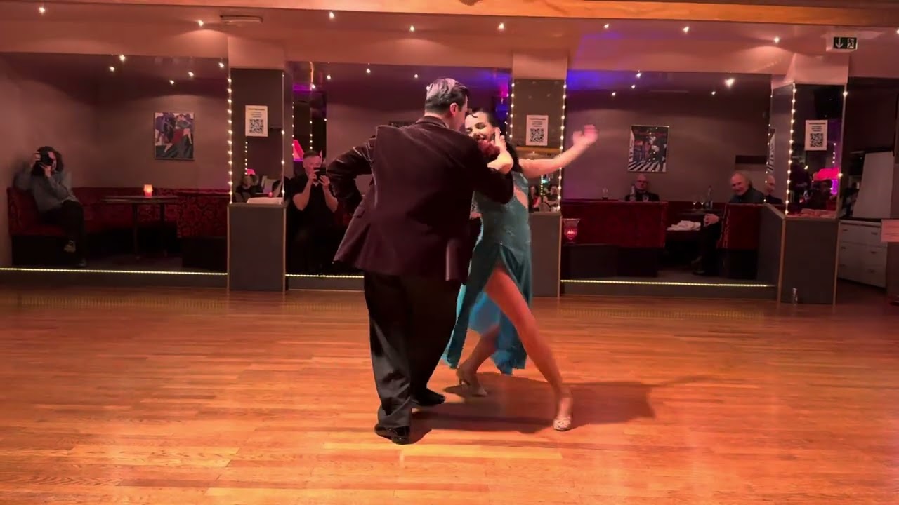 Carlos Cisneros & Hebe Hernández, en la Milonga 