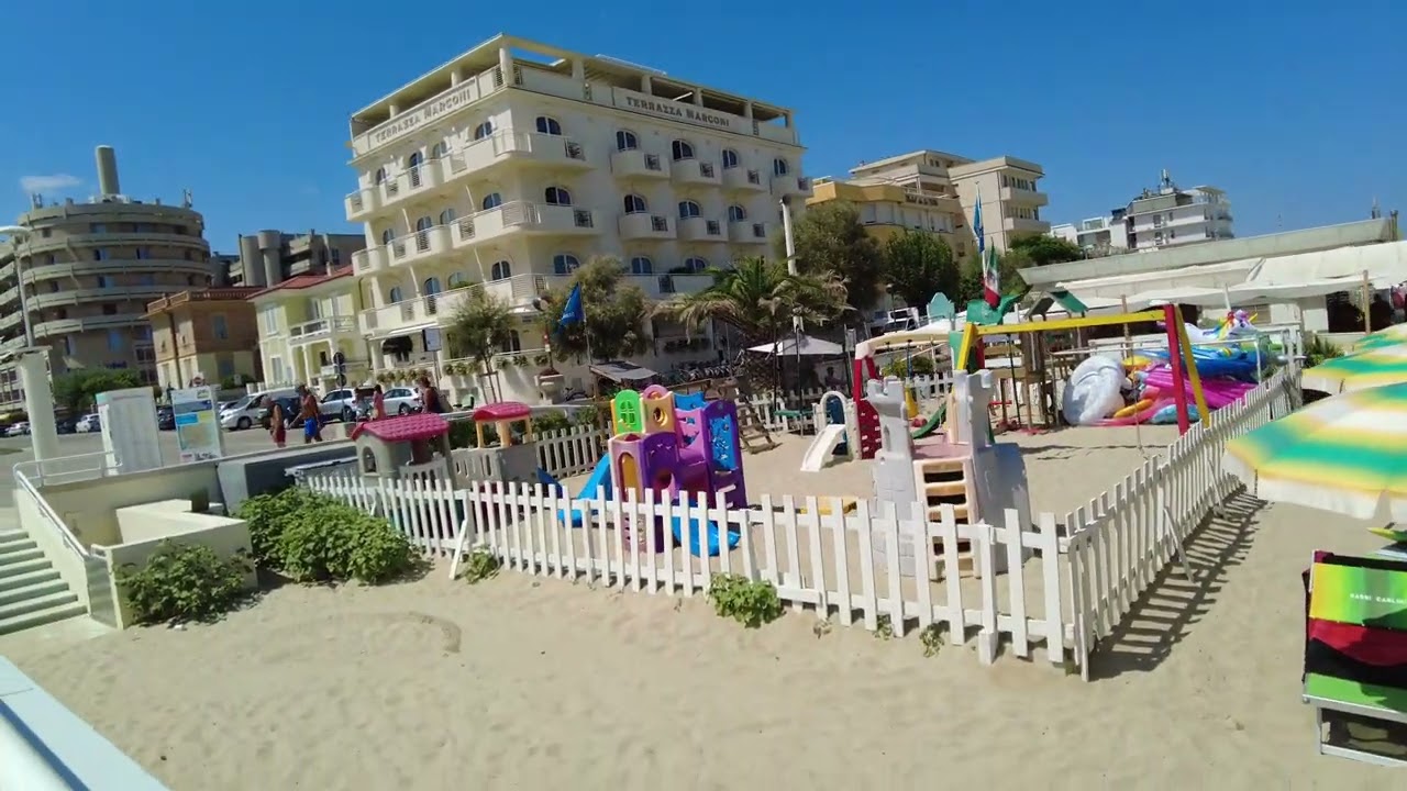 Senigallia, lungomare in agosto