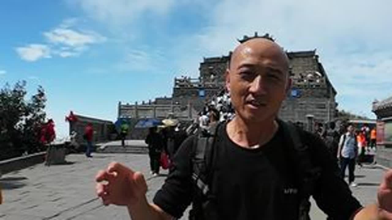 五岳之一的南岳衡山，风景也很好。难度不大，一会到顶了。