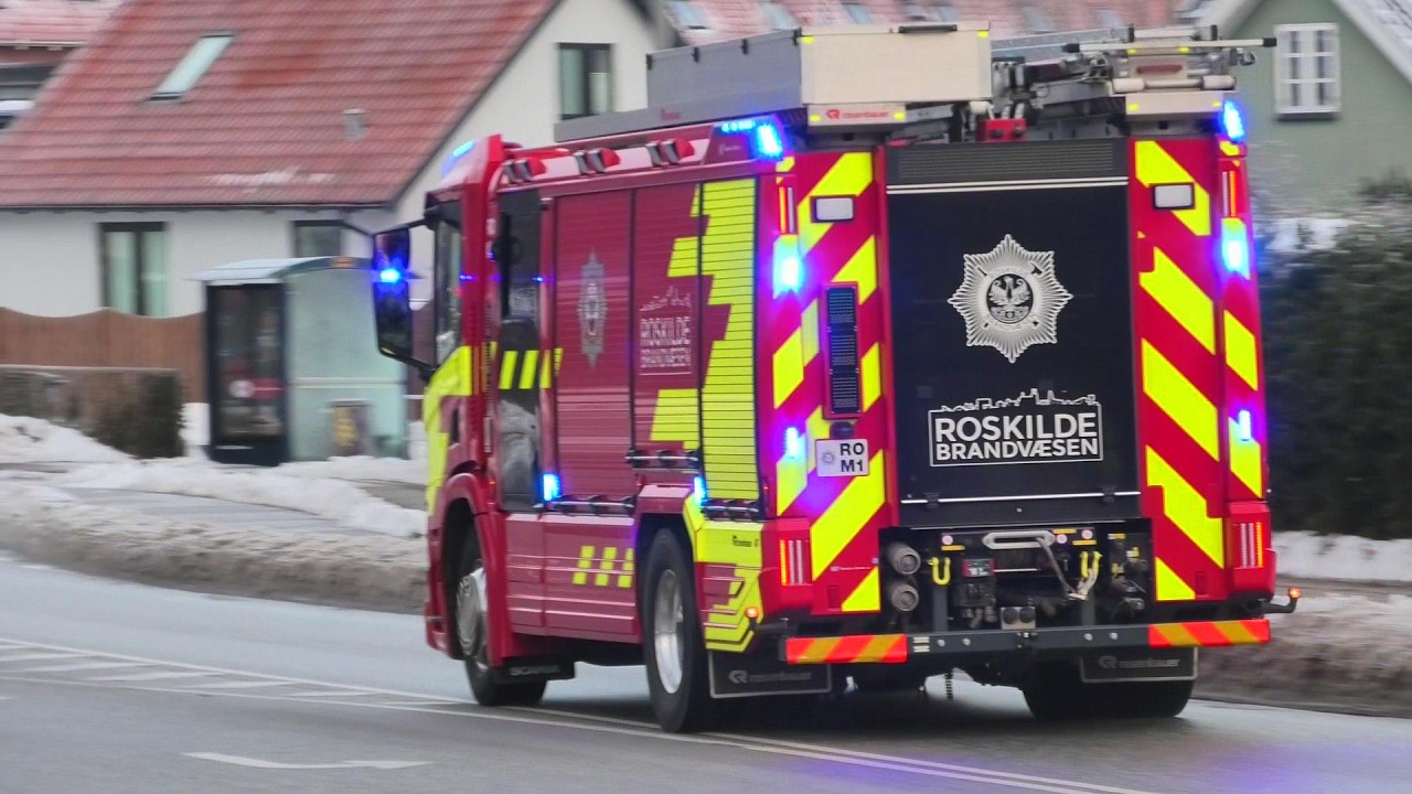 ROSKILDE BRANDVÆSEN (ROM1) ABA brandbil i udrykning Feuerwehr auf Einsatzfahrt 緊急走行 消防車