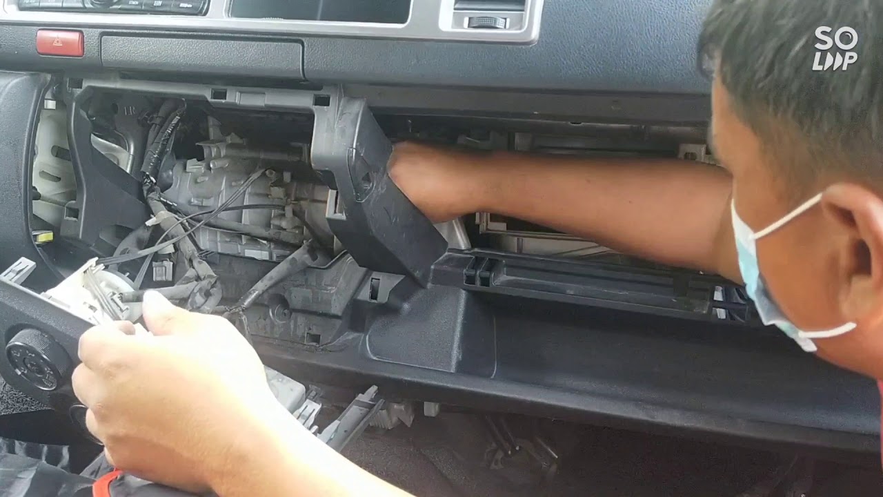 Toyota Hi Ace 2016 pulldown evaporator for cleaning.