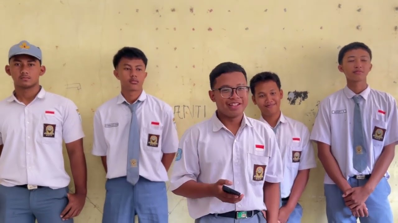 Tugas bahasa Indonesia, Tugas puisi yang berjudul terimakasih pahlawan ku .di iringi lagu bertaut 