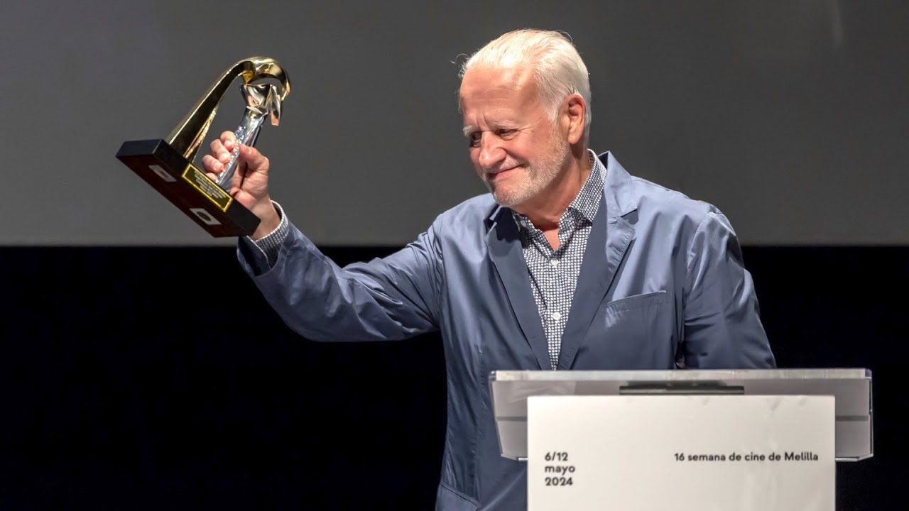 Juan Echanove pone al público en pie al recibir el premio ‘José Sacristán’ de la Semana de Cine
