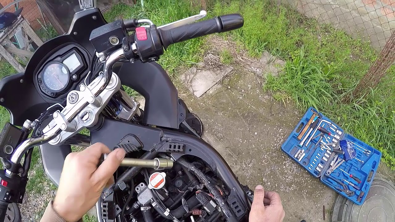 Замена свечей и воздушного фильтра на мотоцикле Suzuki Bandit 1250