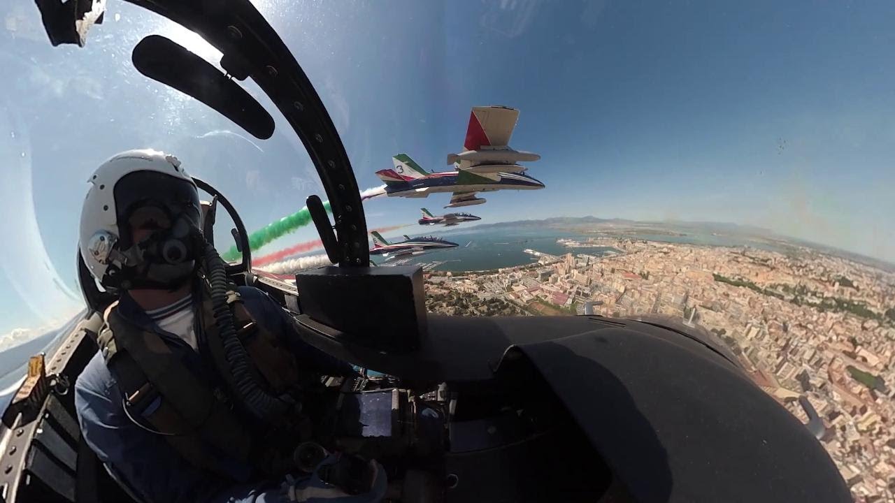 Lo spettacolo delle Frecce Tricolori sul cielo di Cagliari e Palermo, la terza tappa del viaggio