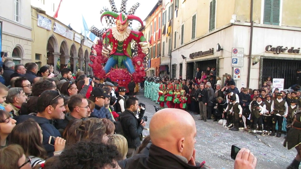CARNEVALE DI FOIANO SFILATA CARRO NOTTAMBULI 2017  " E CARNEVALE SIA "