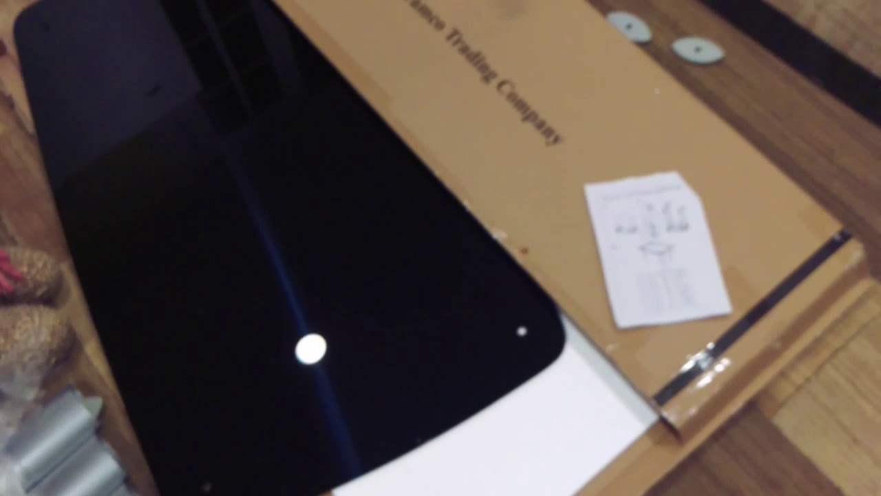 Valencia Table assembling with black chairs