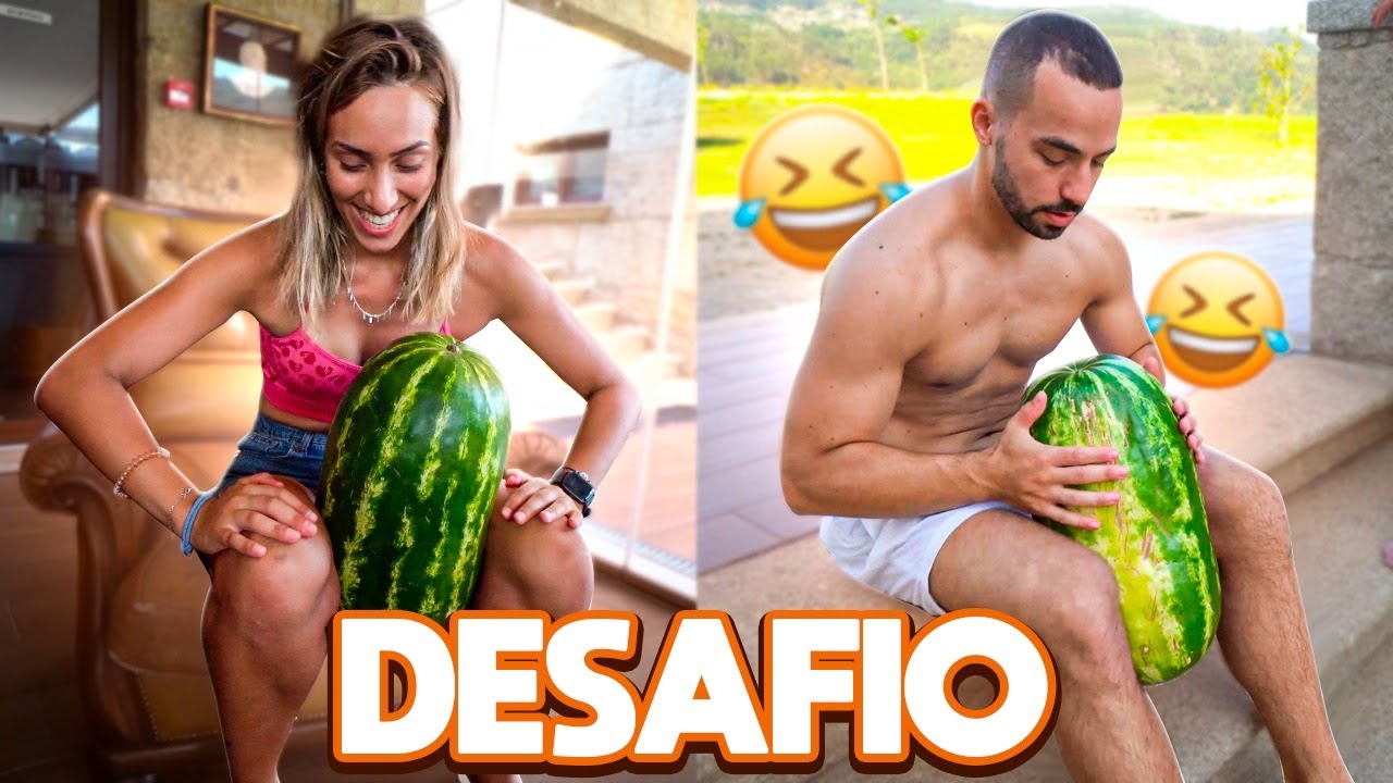 MELANCIA VS YOUTUBERS !! DESAFIO: PARTIR MELANCIA COM AS PERNAS !