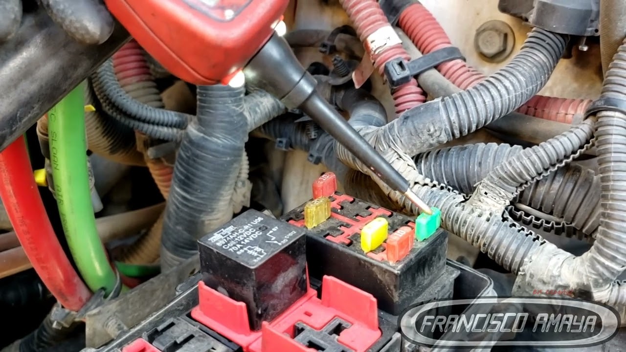 Freightliner Cascadia motor DD15 da start y no enciende fusible dañado no tiene corriente