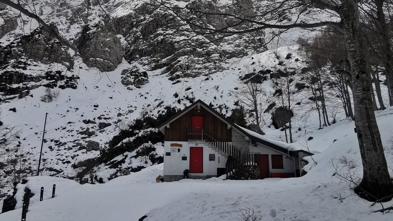 Salita al Rifugio Alpino Grauzaria 1250 m.s.l.m - sentiero CAI 437  Val Aupa  Friuli Venezia Giulia