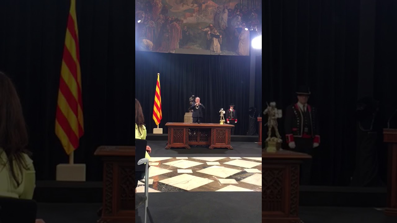 El ball de l'àliga de la Patum, a la presa de possessió del nou Govern