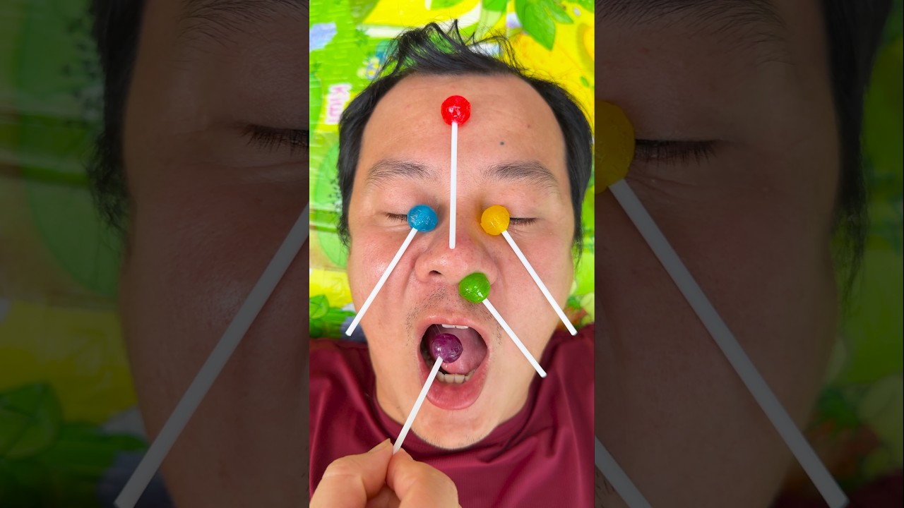 Kẹo mút, quả việt quất, món khai vị và bánh ngọt ngon. 
