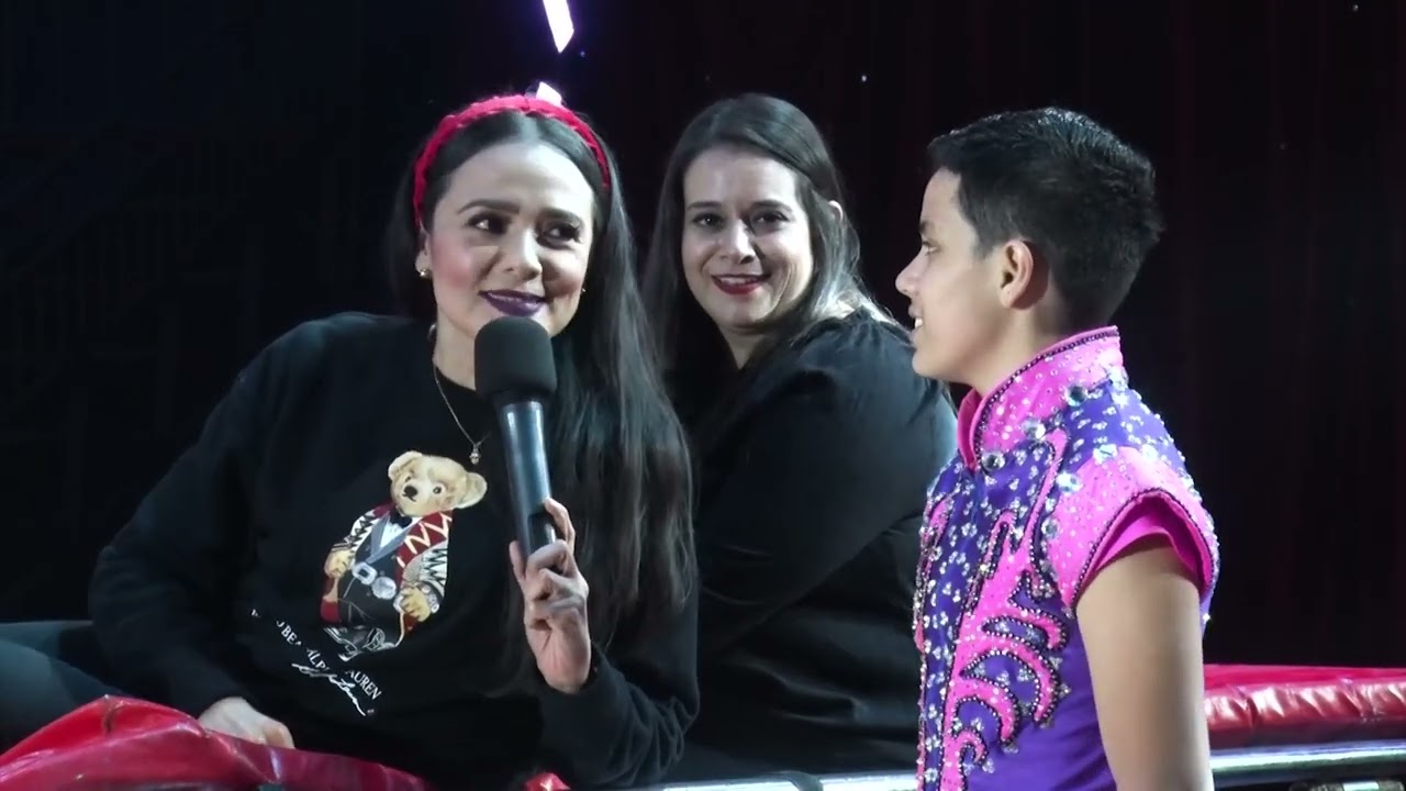 Acróbatas del Circo Fuentes Gasca / Tom Gasca