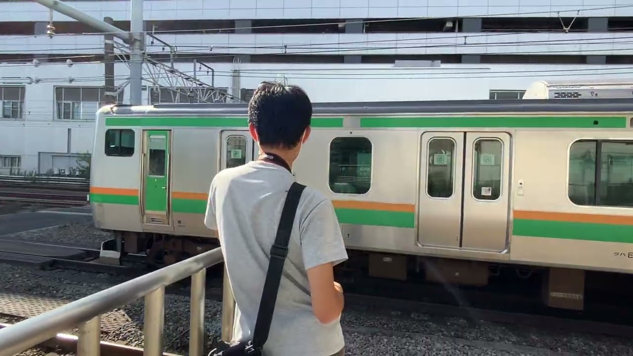 【ジョイント音最高！】E231系1000番台〔15両〕が横浜駅に90kmで超高速入線するシーン