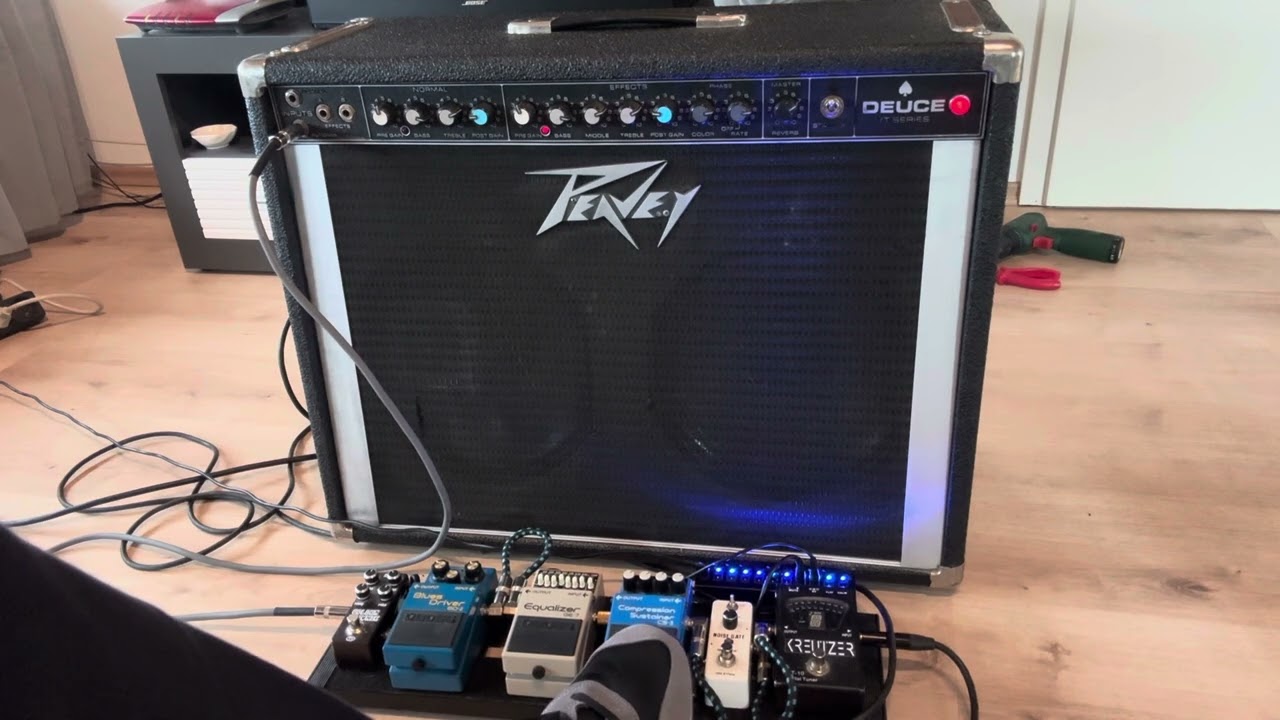 Vintage Peavey 212 Deuce VT Series 1980 with Celestion G12T-75 and G12AVT/ Reaction to Pedals. 