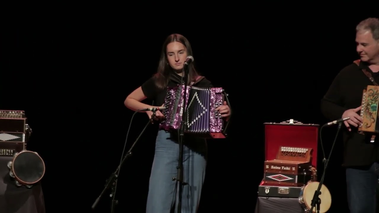 Oñatiko XVI.  Trikiti Jaialdixa - Naiara, Izarra eta Ostolaza