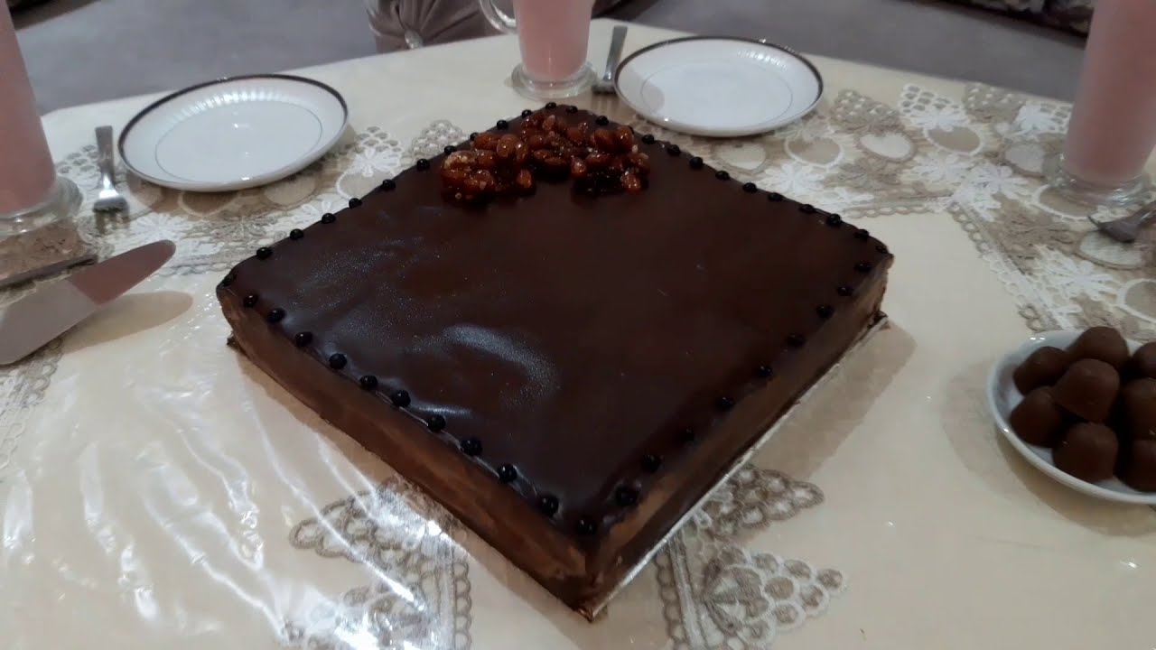 كوني لالة و مولاتي و حضري حلوة لكريم بيديك كتجي لذيذة و راقية جربيها غدي تشكريني عليها