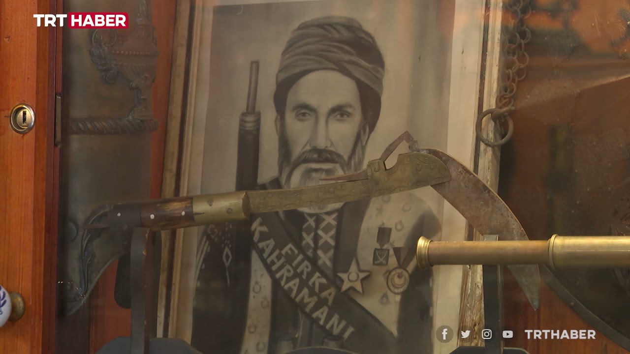 140 yıllık 3 katlı evini antika sergi salonuna çevirdi