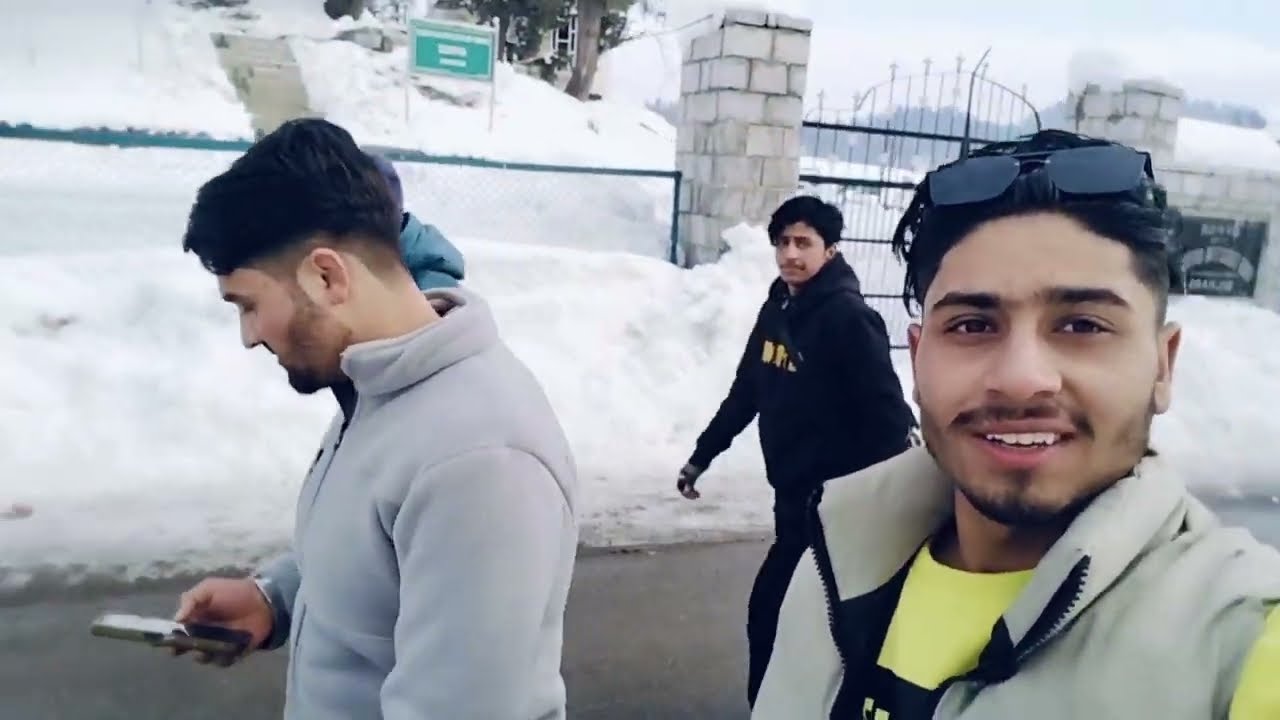 Chalo Aaj main tumhen Gulmarg dikhaunga 💗💗💗#vlog #trending #viralvideo #viral 