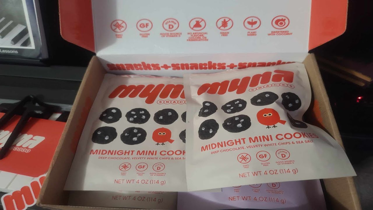 So I Tried Pokimane's Cookies... Myna Snacks Midnight Mini Cookies Review