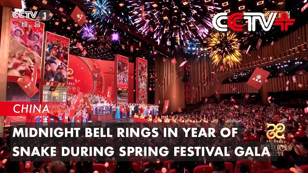 Midnight Bell Rings in Year of Snake during Spring Festival Gala