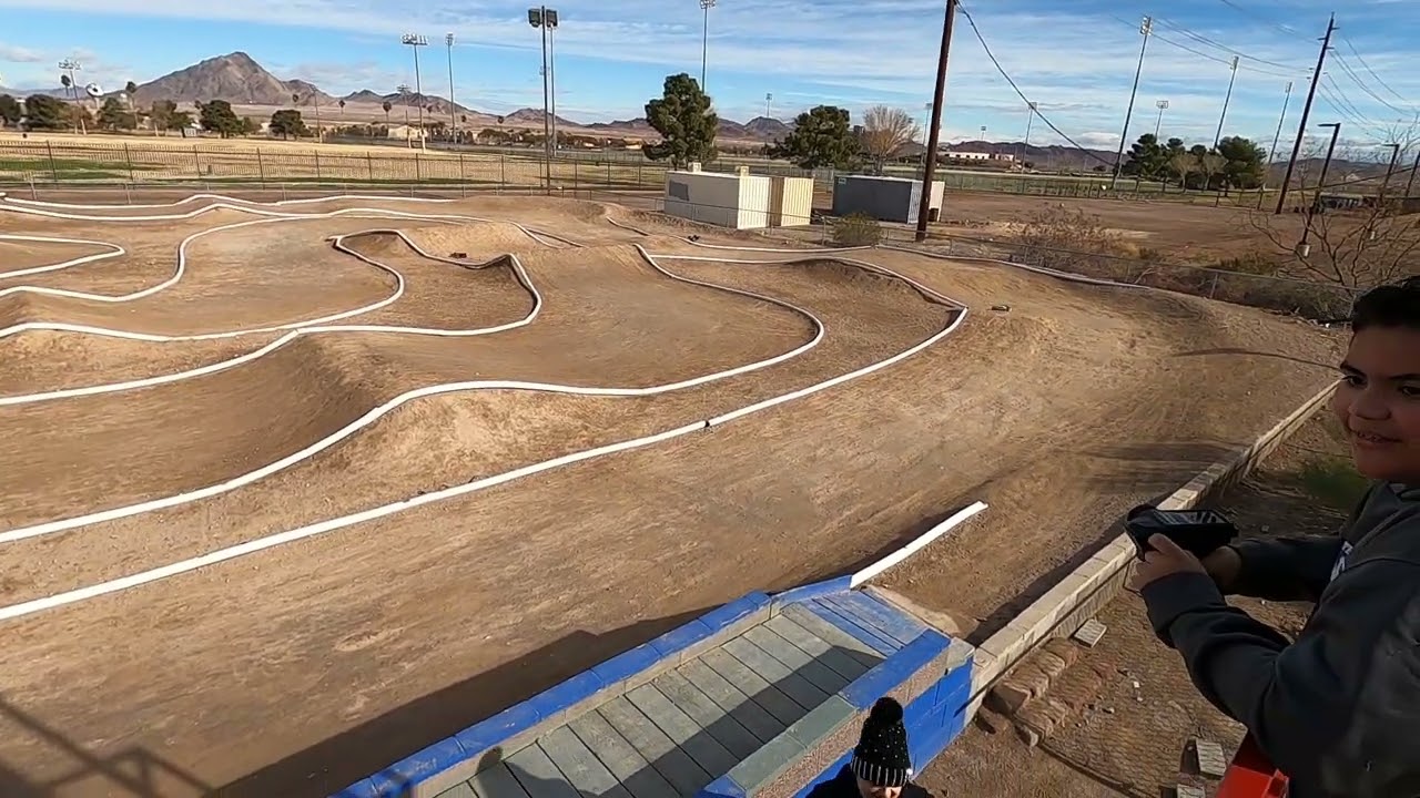 SERPENT RC SRX8TE E-TRUGGY LAPS AT LAS VEGAS SILVERBOWL