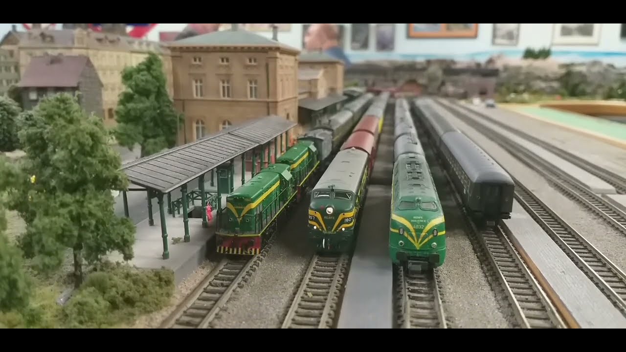 RENFE epoca IV en escala N, esas maravillosas maquinas.