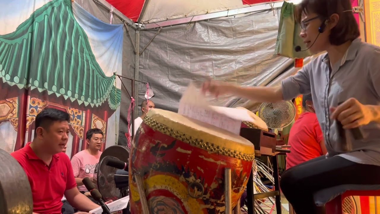 潮州木偶剧团后台《包公赔情》