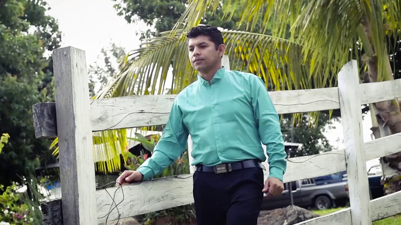 Vilim Rivera  -   Tira la primera piedra
