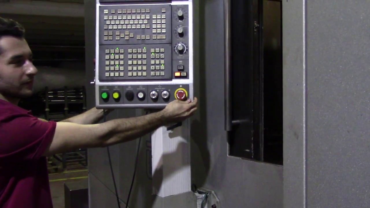 4  Cnc Yatay İşleme Merkezinde Kontrol Panelini Sağa Sola Döndürme