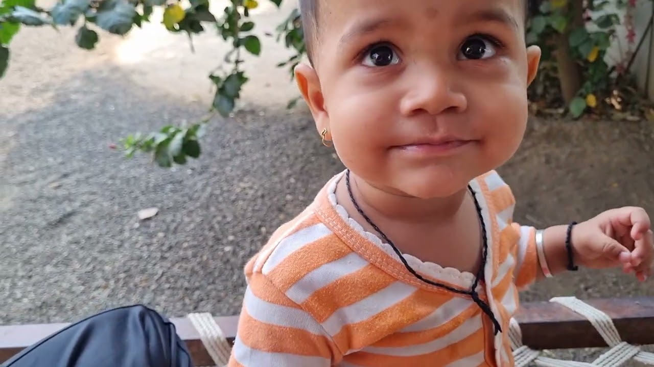 Baby’s First Time Eating Grapes 🍇 | Cute Reaction 😍#BabyFirstTime #CuteBaby #BabyReaction #BabyVlog 