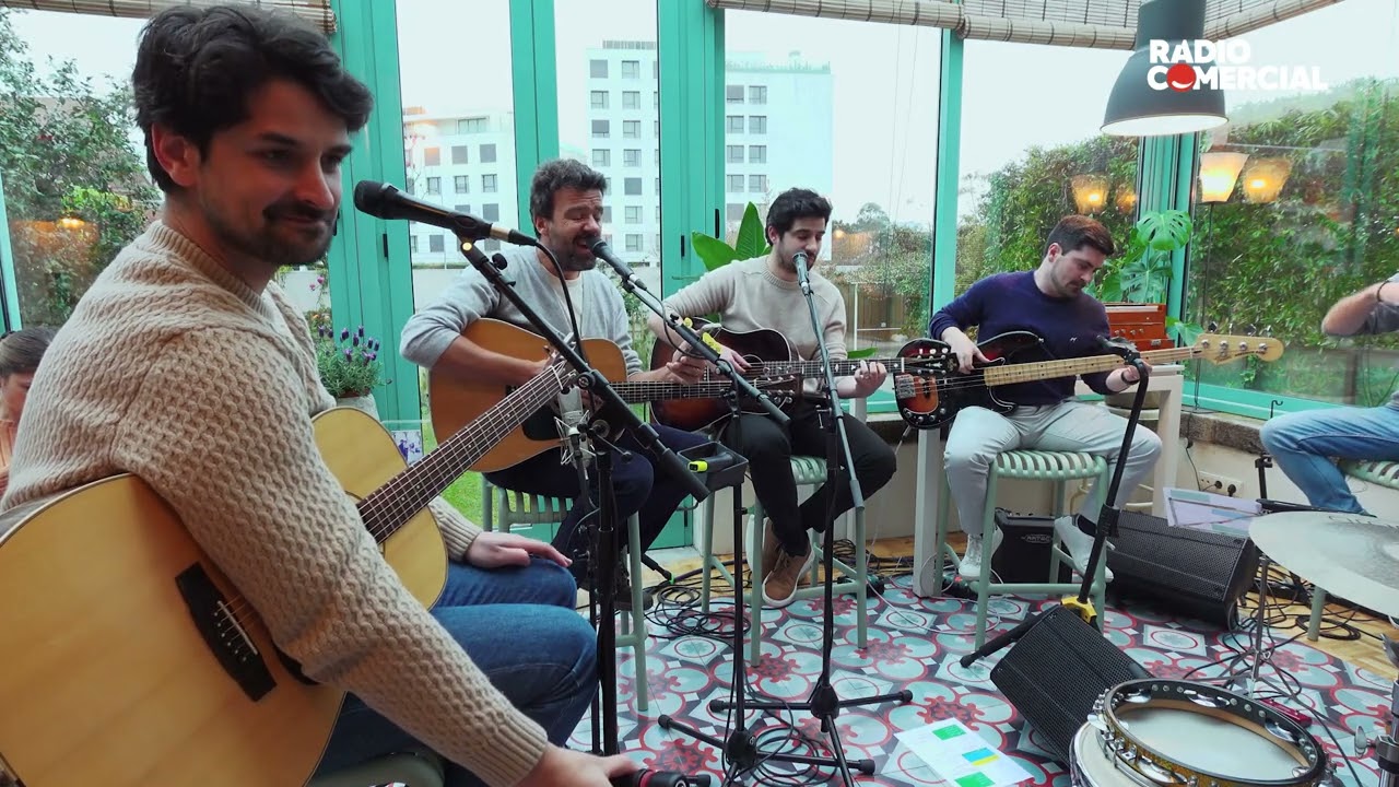 Rádio Comercial | Miguel Araújo e Os Quatro e Meia cantam 