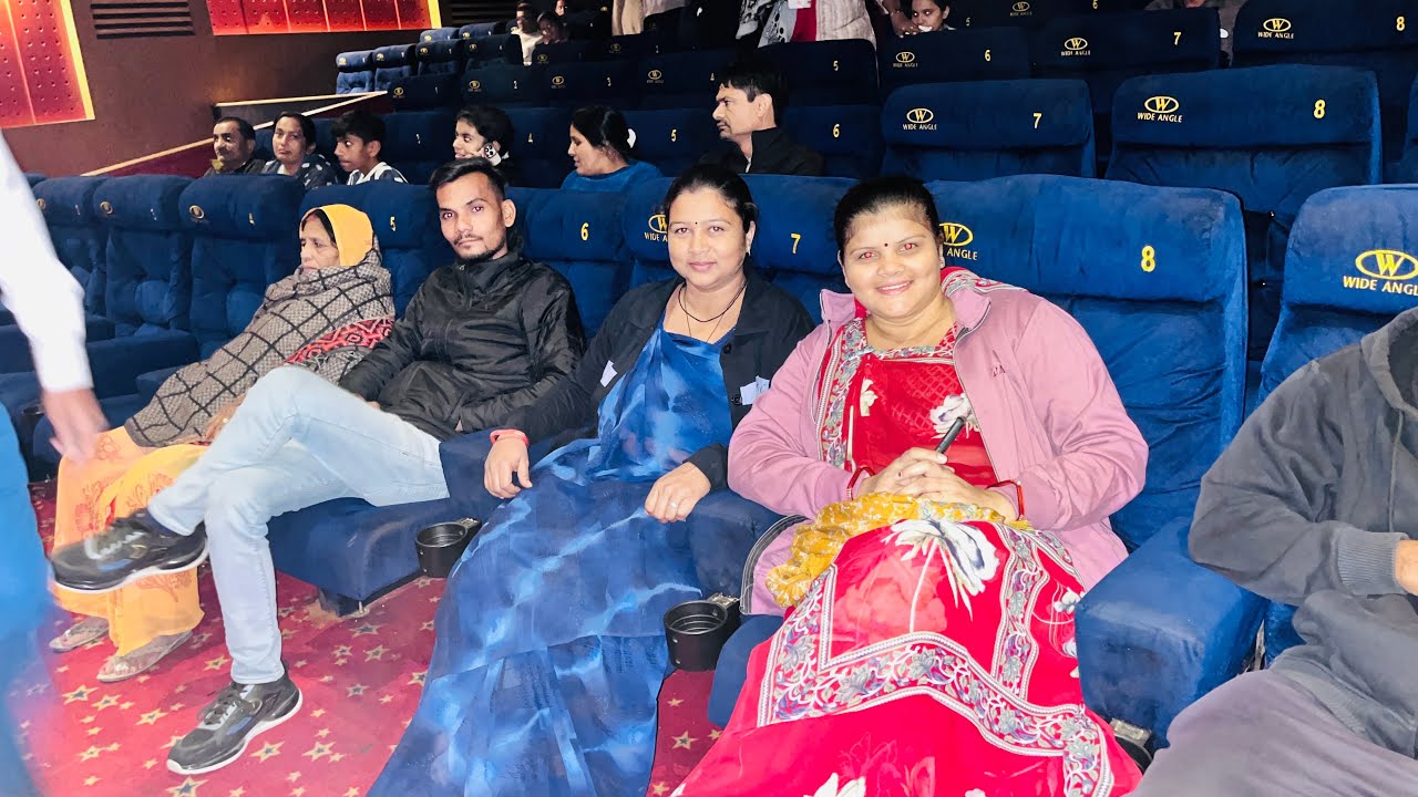 લાલો મુવી જોવા ગયા અને ..😱😨