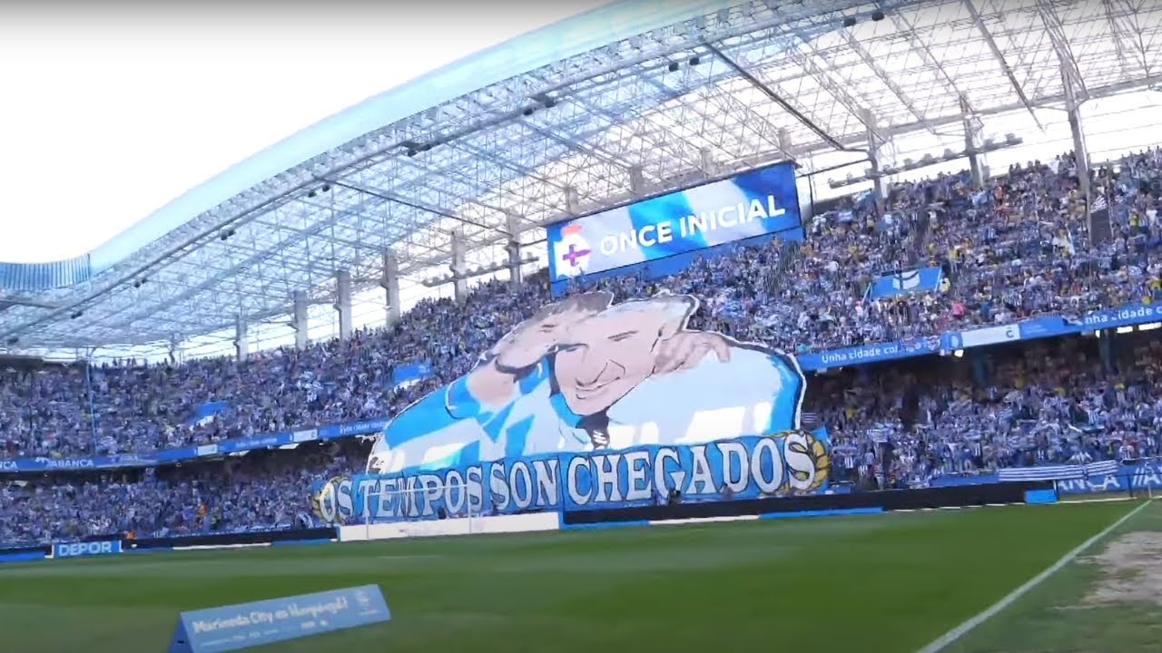 En directo: los jugadores del Dépor saltan al césped de Riazor