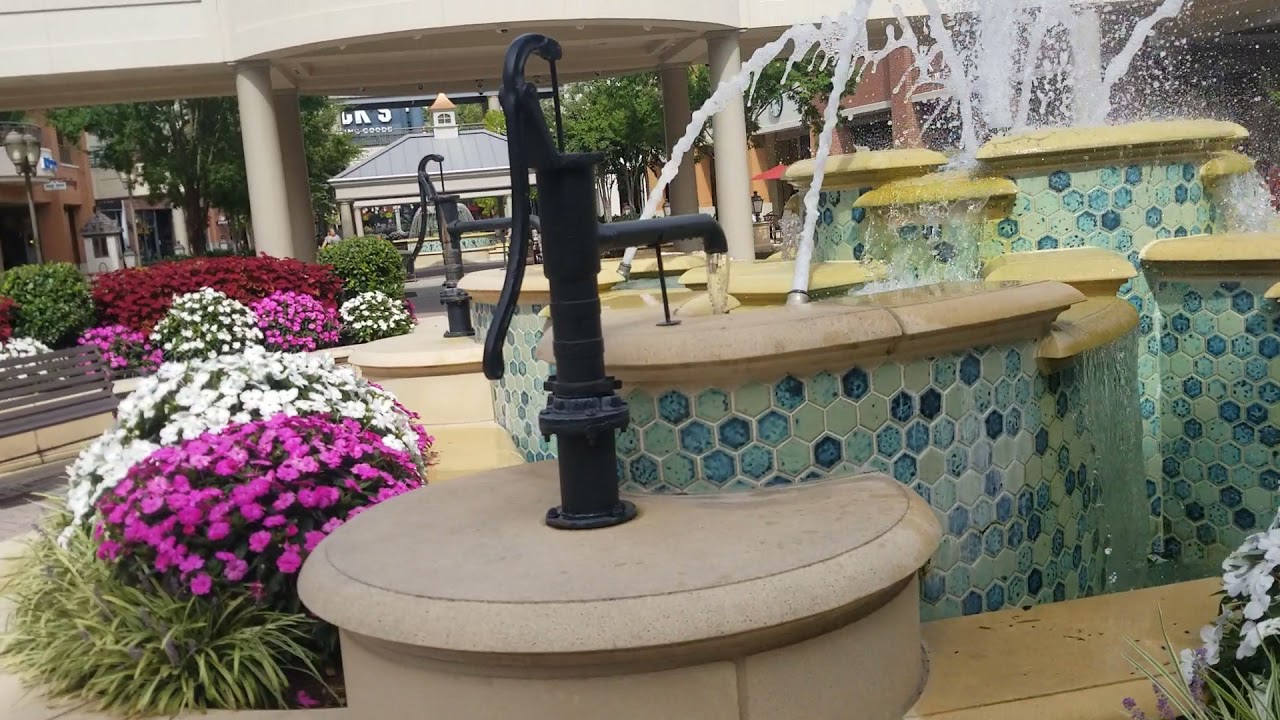 *Short Pump mall Richmond Virginia USA*