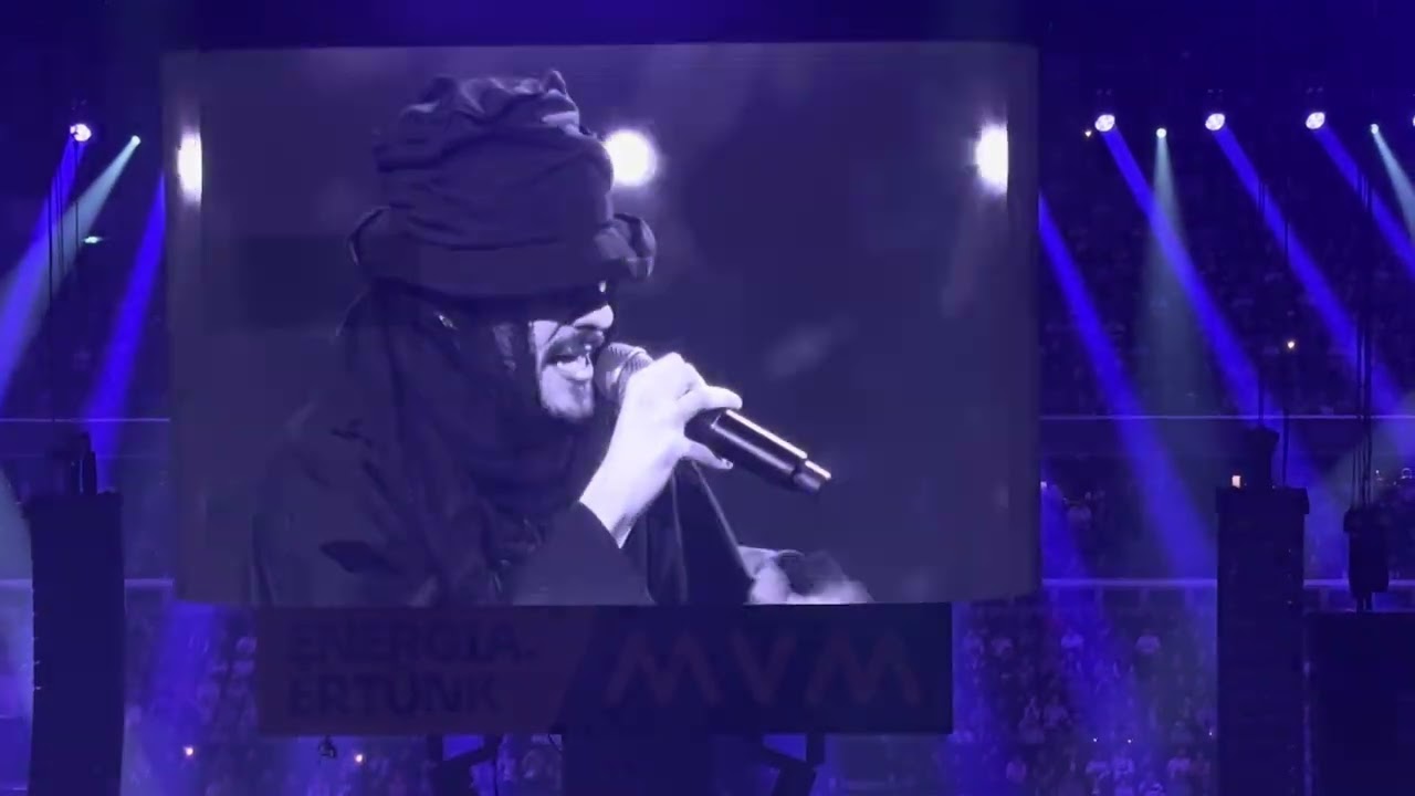Papa ❤️ Desh ❤️ Azahriah ❤️ MVM Dome ❤️ #desh #azahriah #mvm #2025 #concert #music 