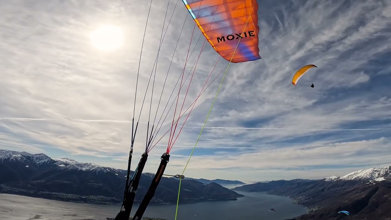 Paragliding/Parapendio: volo invernale in termica, Cimetta. Ozone Moxie.