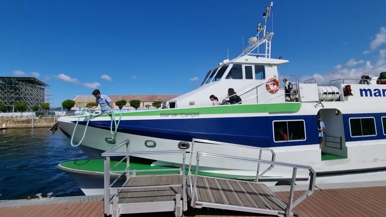 Viajando de Vigo a Cangas de Morrazo cruzando la Ría de Vigo 4K