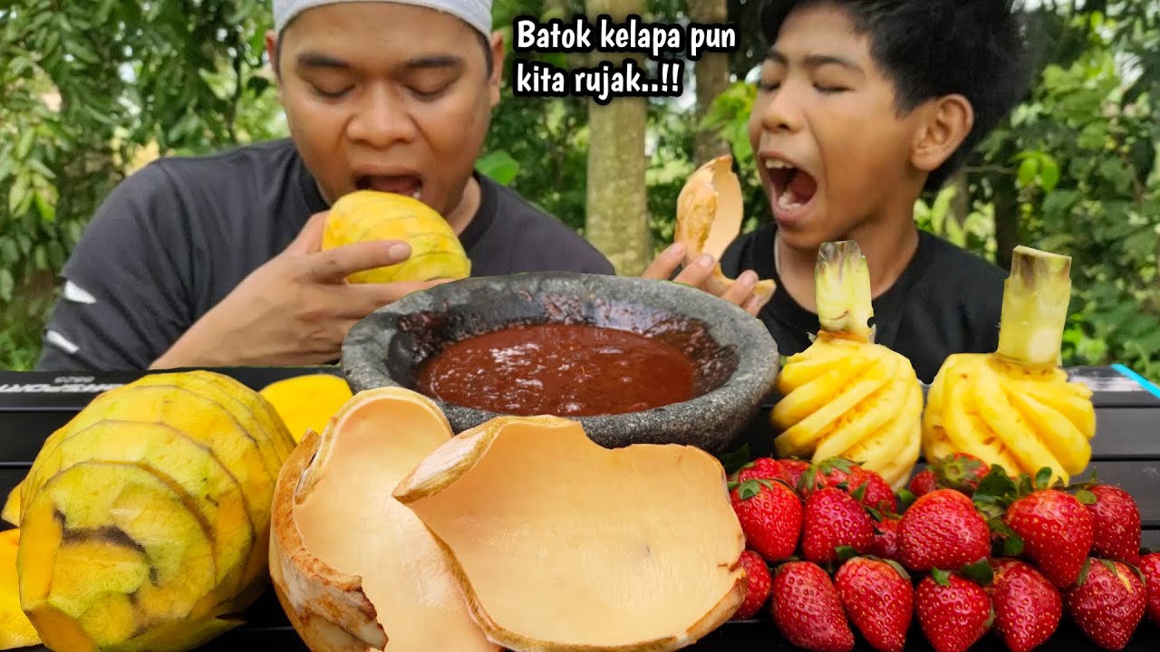 KRIUKNYA BIKIN NAGIH ! RUJAK BATOK KELAPA + STAWBERRY + MANGGA + NANAS, SEGER BANGET