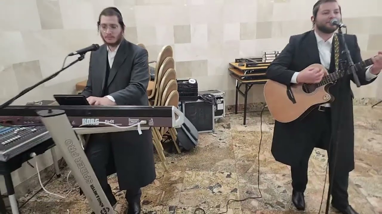 מרדכי שלום רוזנפלד & נחמן בוימל משמחים באירוע