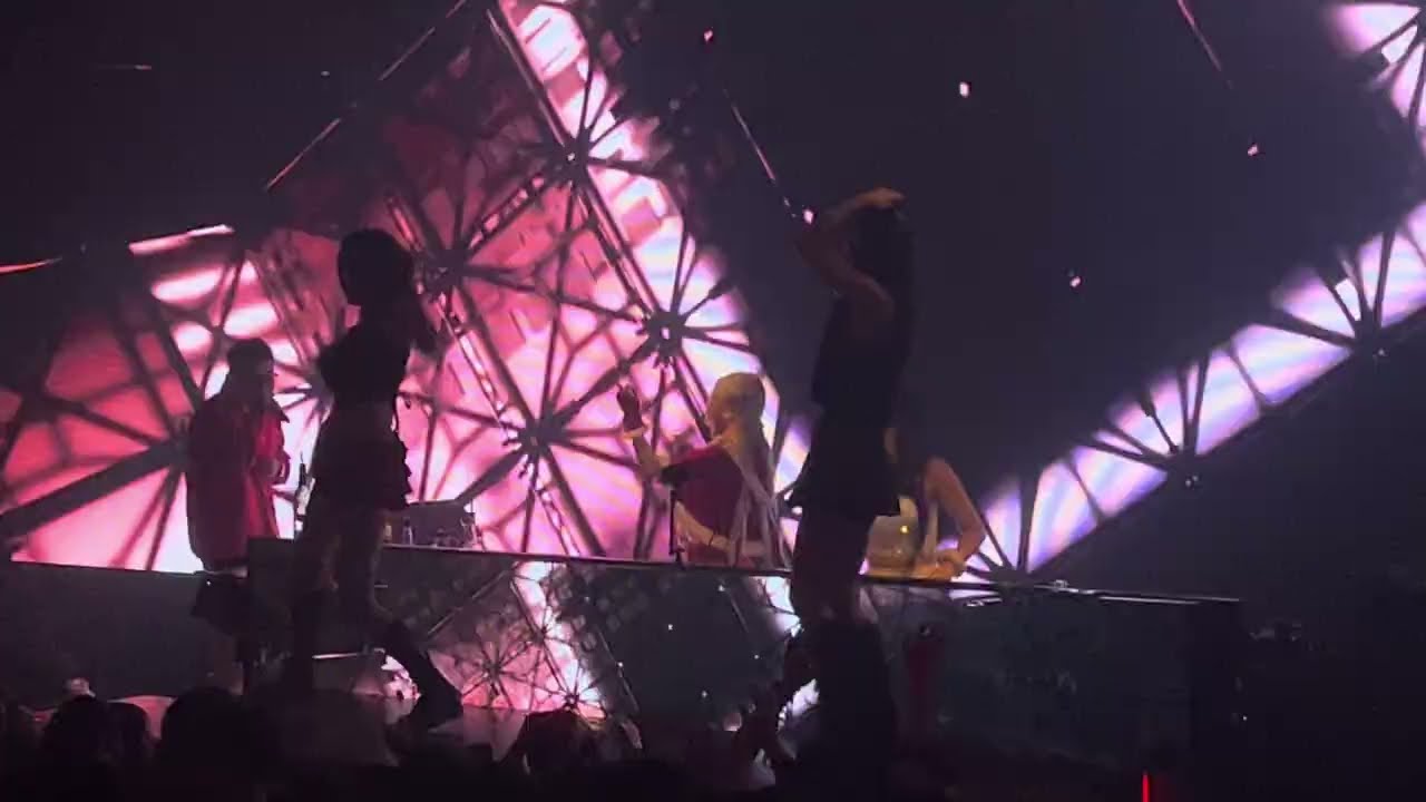 DJ Kyuria - Rose, Bruno Mars - APT