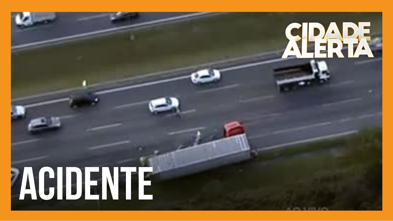 Carretas se envolvem em acidente no Rodoanel em SP