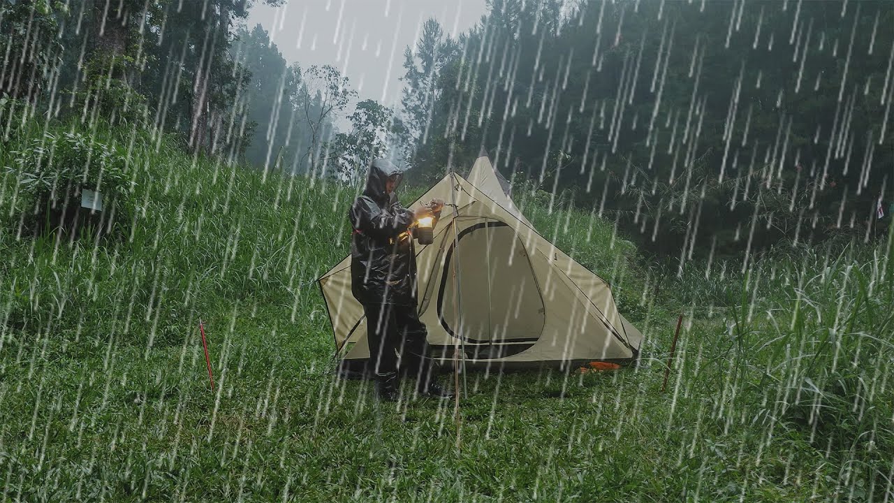SOLO CAMPING IN HEAVY RAIN BY THE RIVER - RELAX IN COZY TENT