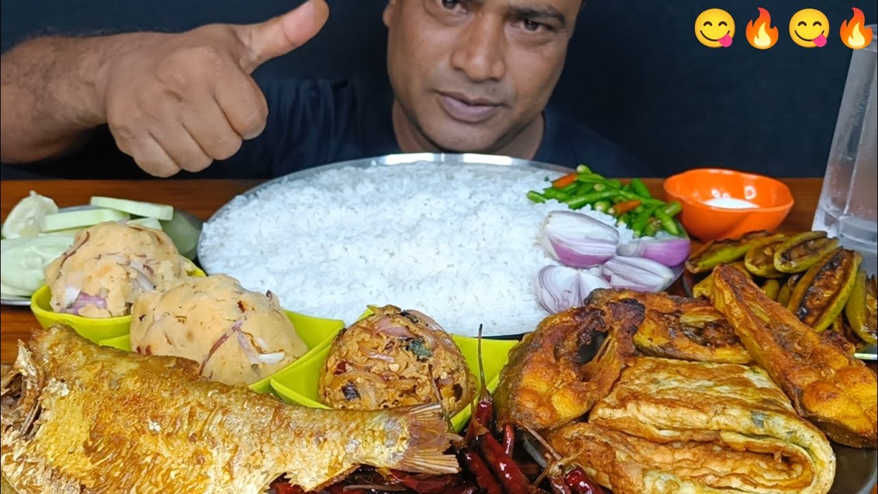 EATING PANTA BHAT (WATER RICE) | THREE TYPES OF BHARTA, DRY FISH, FISH FRY, OMELETTE, POTOL FRY || 😋