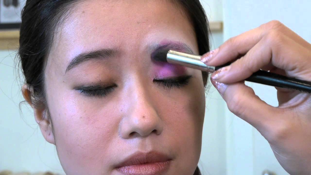 Stage Makeup Ideas for a Bird or Swan : Makeup Styles & Tricks