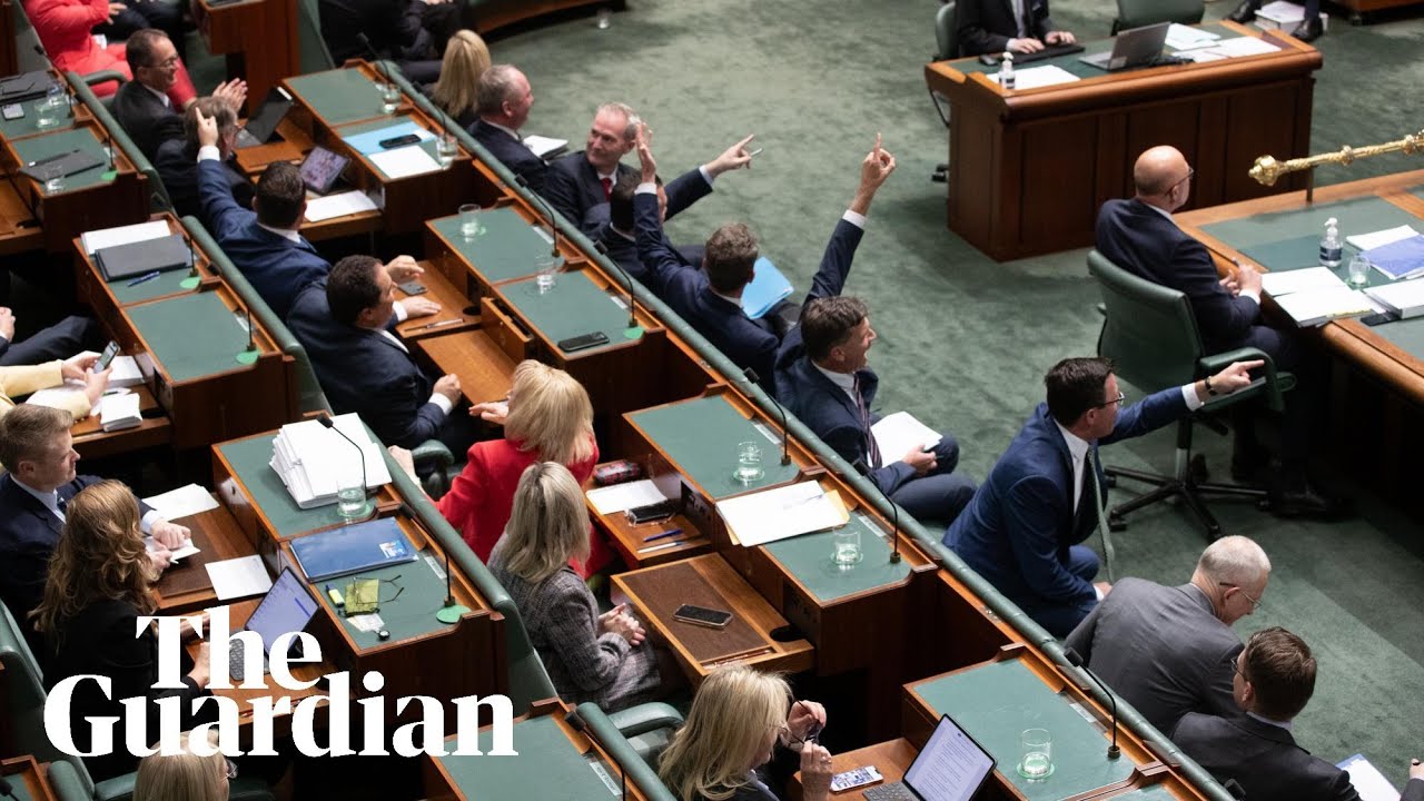 Rowdy pharmacists disrupt question time to protest against 60-day dispensing rules