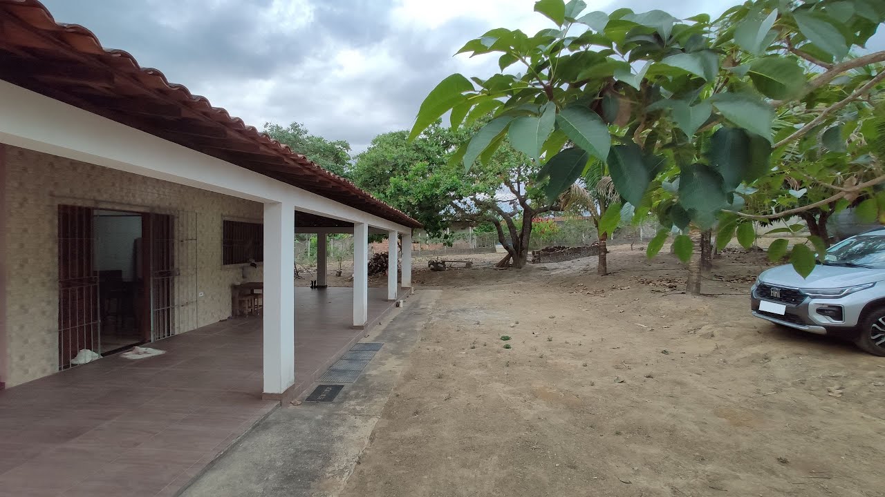 CHÁCARA PORTEIRA FECHADA TODA MURADA COM ÁGUA E MUITAS FRUTAS PERTO DA CIDADE POR APENAS 340 MIL
