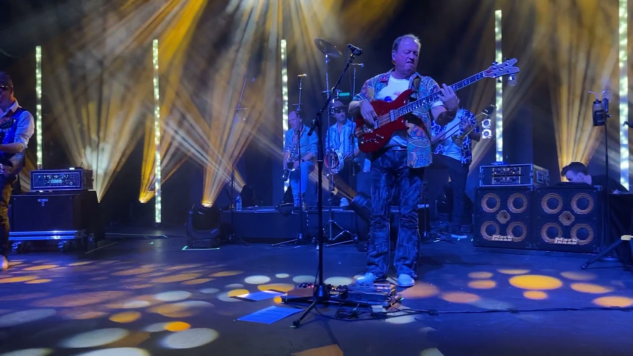LEVEL 42 DUNE TUNE Live