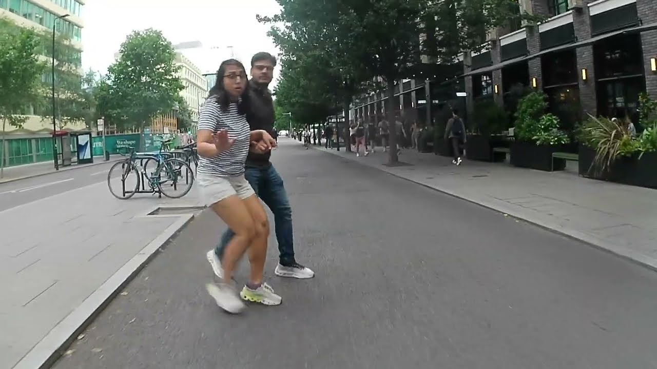 Try not to be involved in a traffic accident challenge (impossible) (London edition)