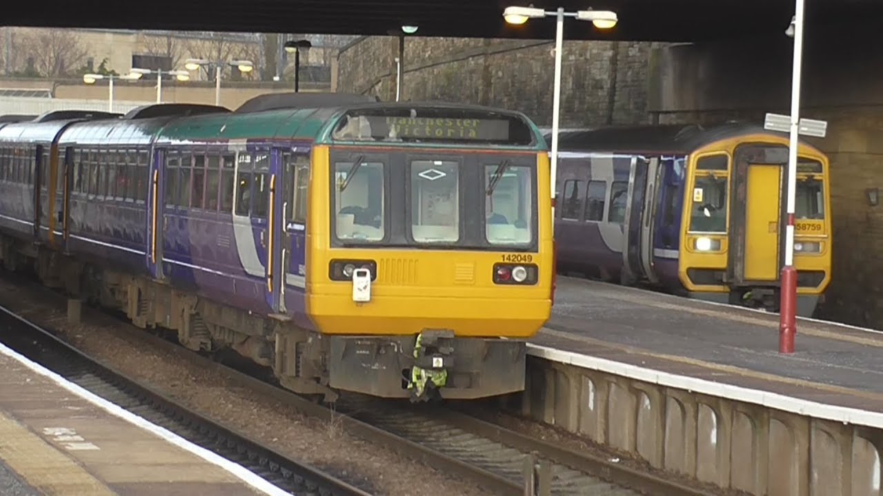 Trains at Bradford Interchange | 01/12/2017